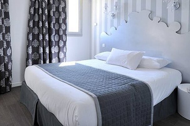 Hotel La Villa Nice Promenade, Nice Centre double bedroom