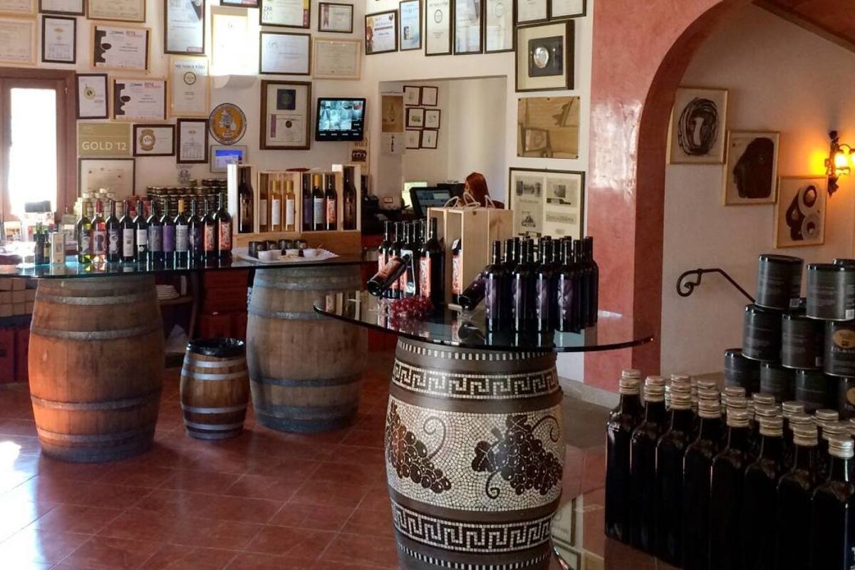 Bodegues Macia Batle Vineyard, Santa Maria del Cami shop interior