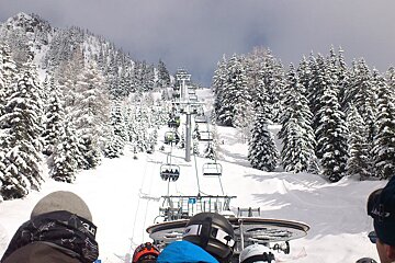 An chairlift going over a piste in Chamonix