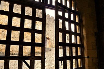 the gates of chateau de beynac