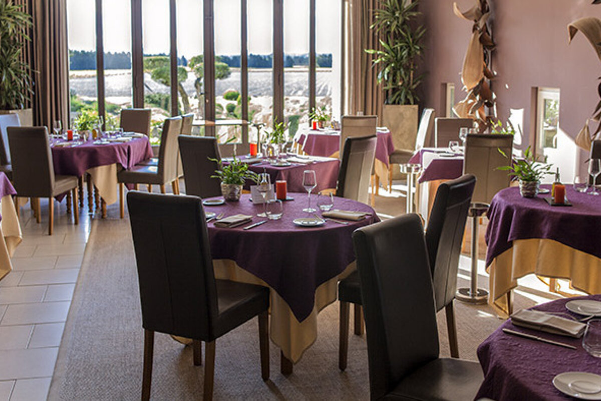 Entre Vigne et Garrigue Restaurant, Pujaut  interior