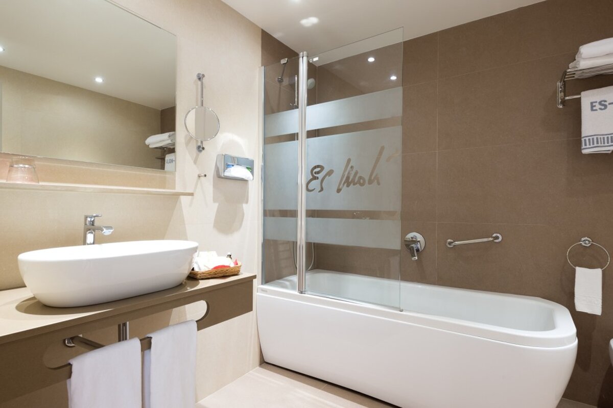 Es Moli Hotel, Deia bathroom