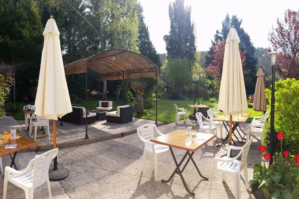 La Source Restaurant, Tursac garden