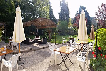La Source Restaurant, Tursac garden