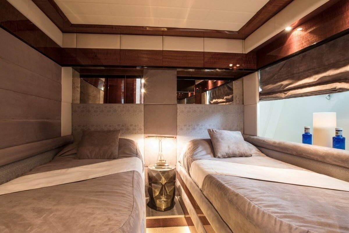 Mochi 85' 25.75m Motor Yacht, Palma Centre & Marina cabin