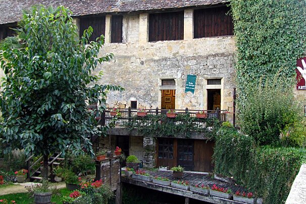 Moulin de Larroque exterior
