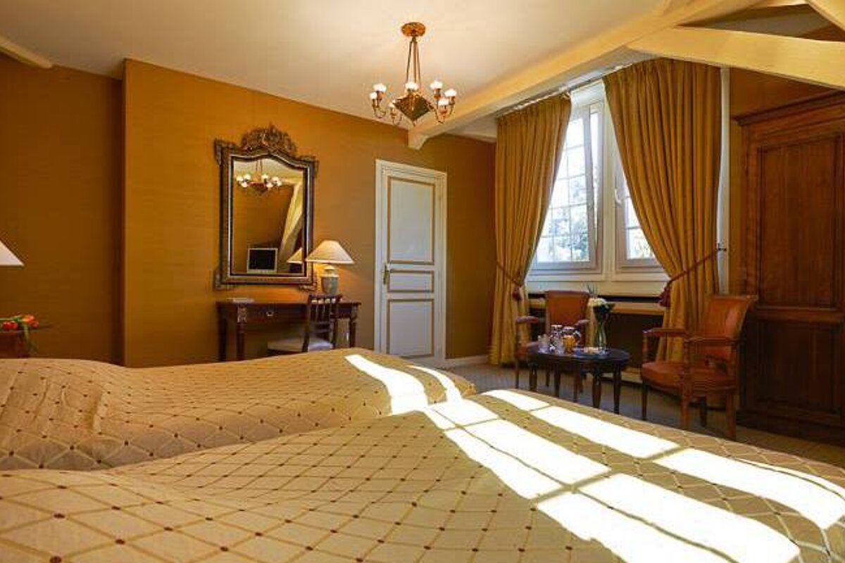 Noirieux Chateau, Briollay double bedroom
