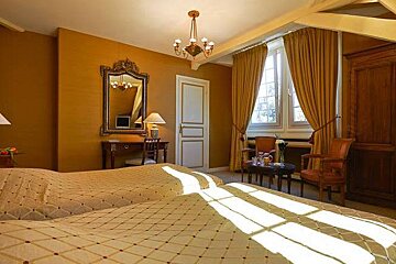 Noirieux Chateau, Briollay double bedroom
