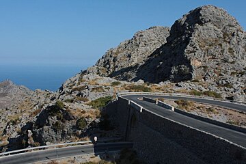 A road with a sign that says ' atencion ' on it