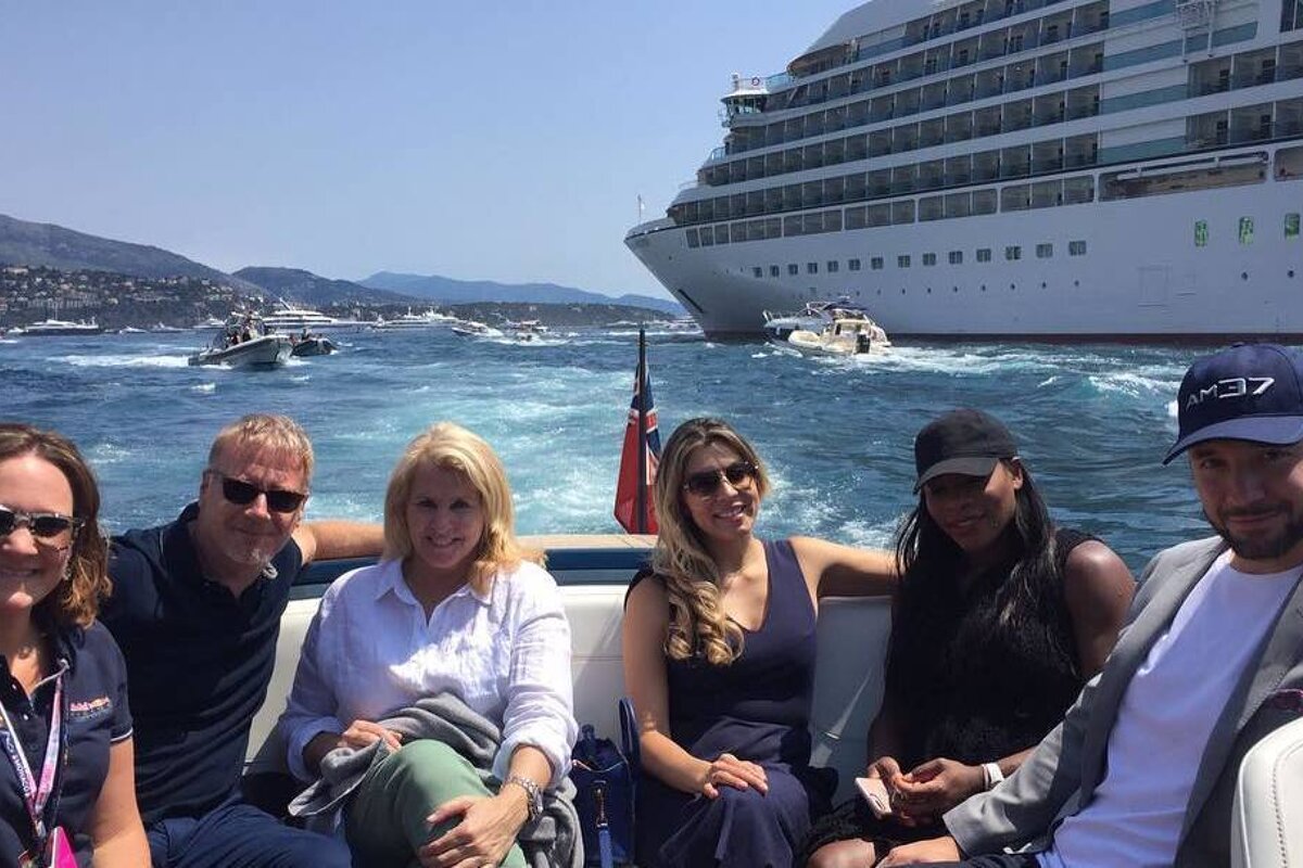 serena williams arrives by boat for monaco gp