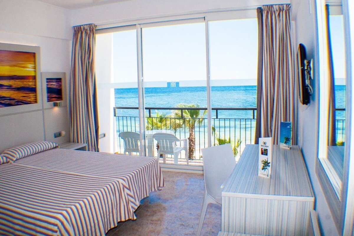 Hotel Riomar, Santa Eulalia twin bedroom