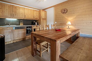L'Abri Apartment, Morzine dining room 
