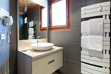 La Galise Hotel, Val d'Isere bathroom