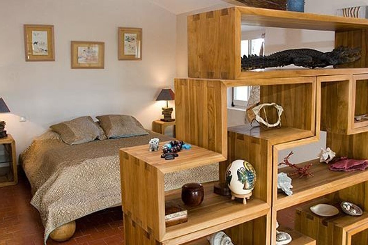 Le Clos Violette double bedroom