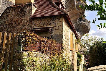 a row of cottages in les eyzies