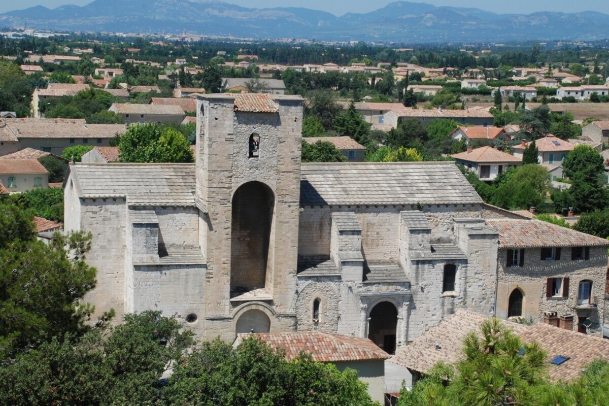 the town of Pernes les Fountaines