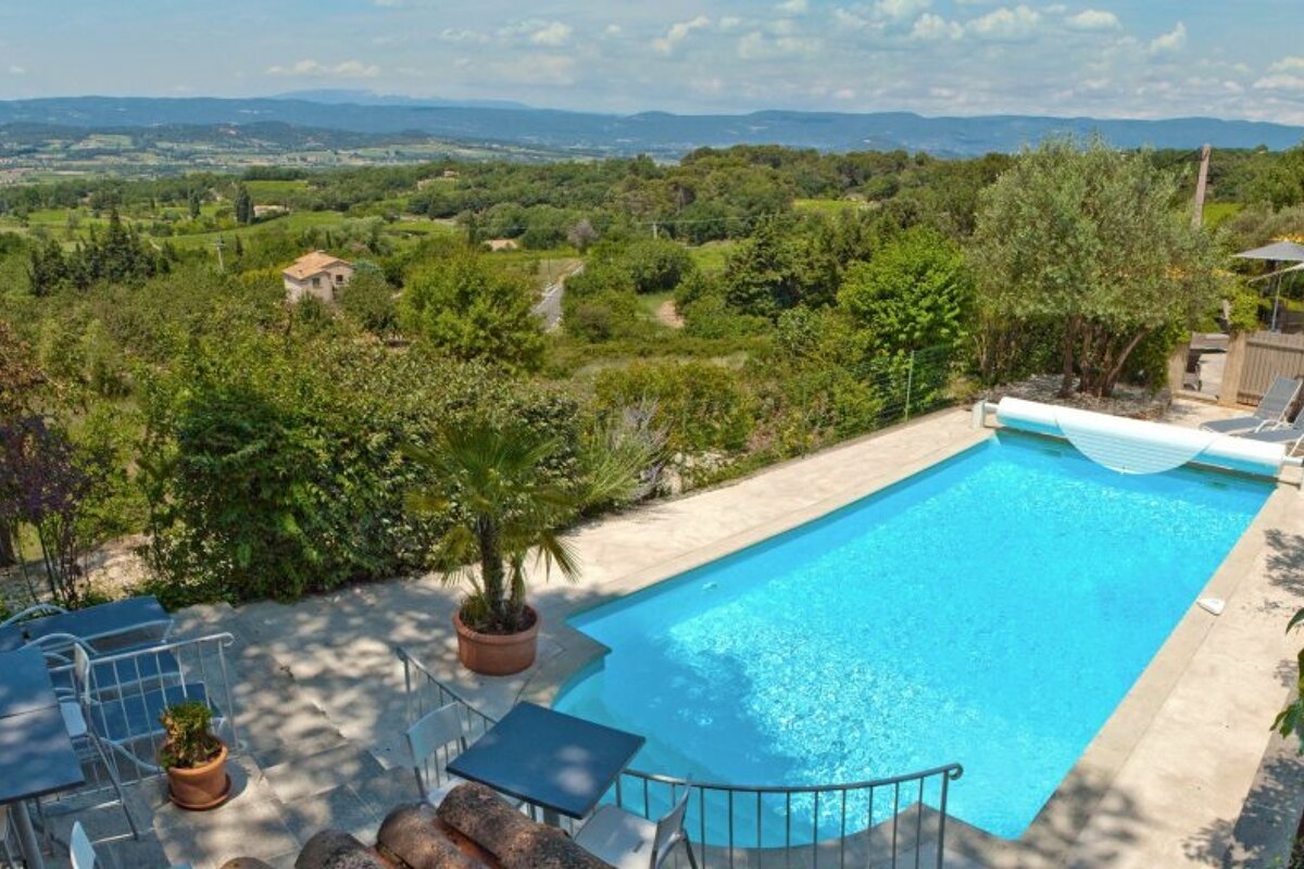 Les Terrasses du Luberon outdoor swimming pool