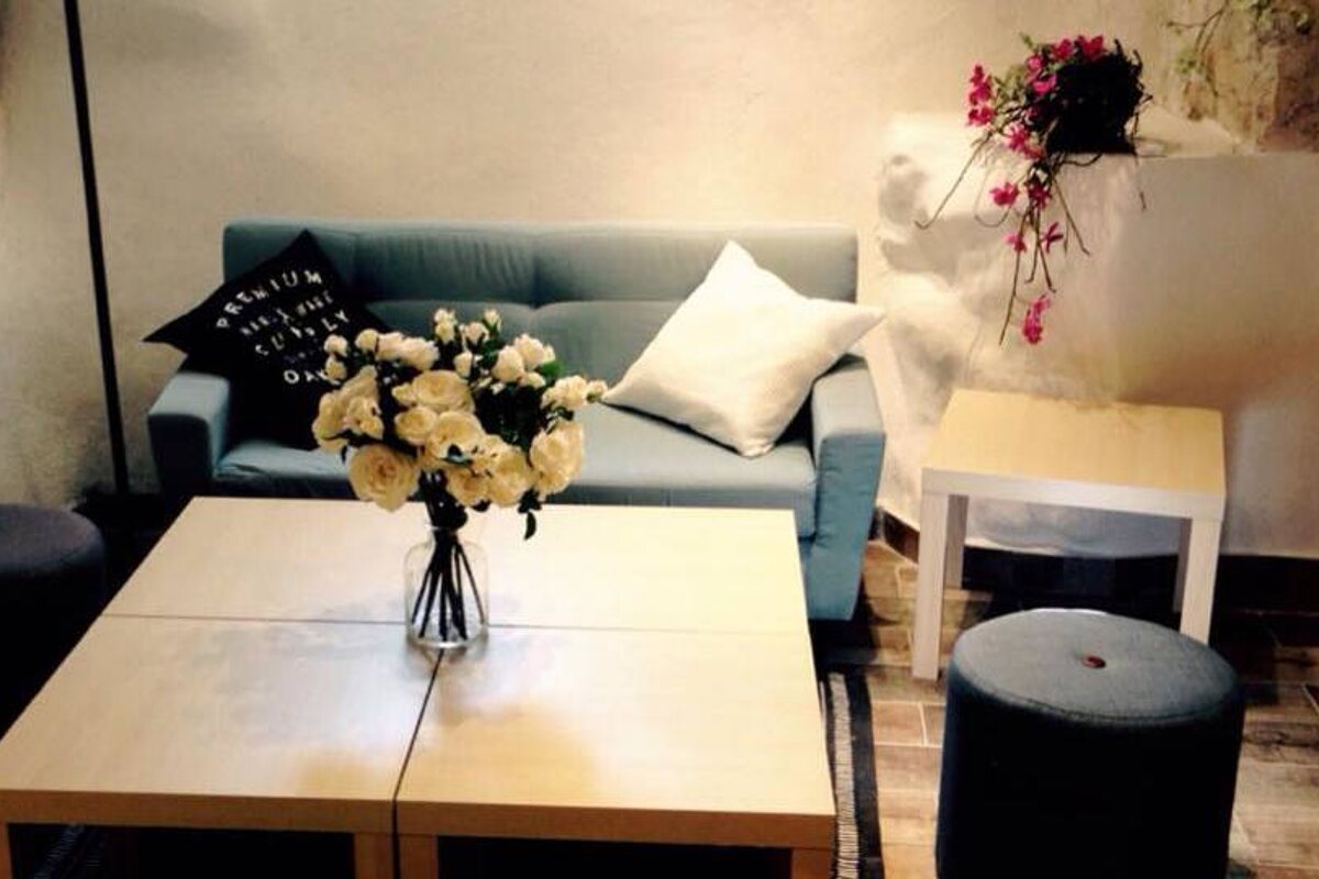 Lucky Break Coffee Shop, Antibes interior