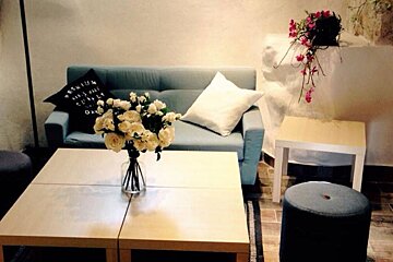 Lucky Break Coffee Shop, Antibes interior