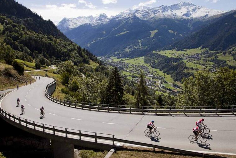 road cyclisng in the swiss alps