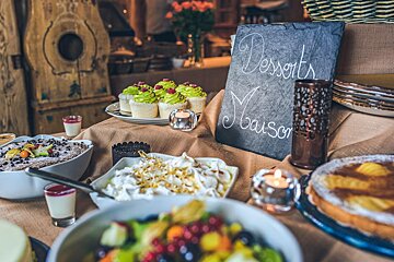 A buffet table with a sign that says desserts maison