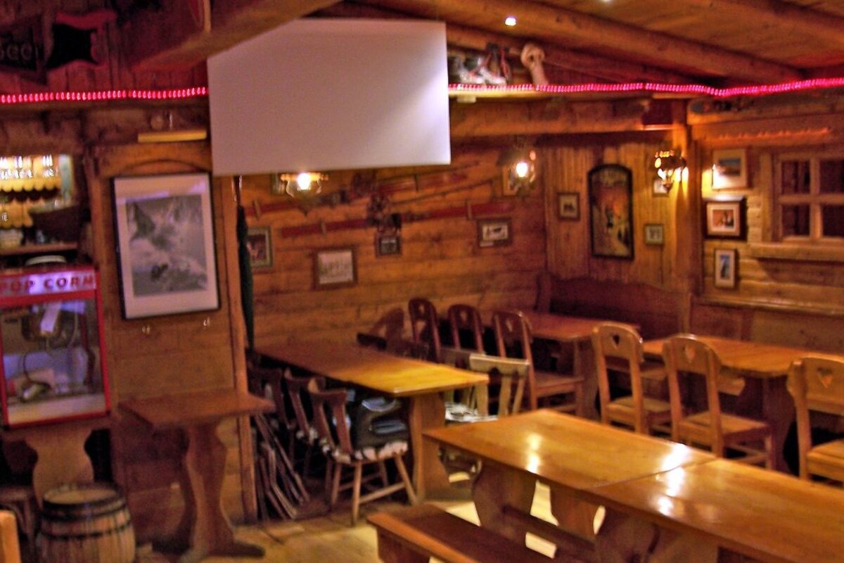 Mountain Cafe Restaurant, Arc 1800 interior
