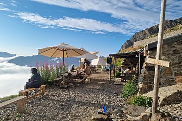 The terrace with a view at Fare Refuge