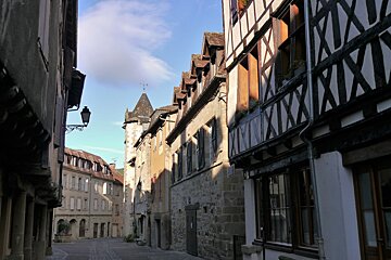 a street in Beaulieu-sur-Dordogne