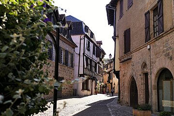 a street in Beaulieu-sur-Dordogne