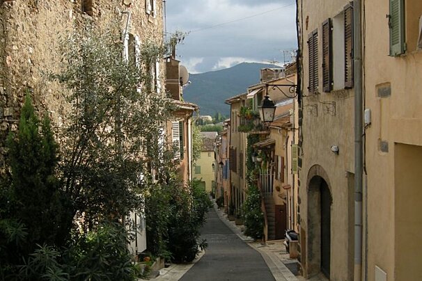 image of a lane of a village
