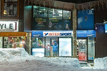 A store front with a sign that says intersport