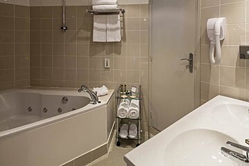 Suisse Hotel, Nice bathroom