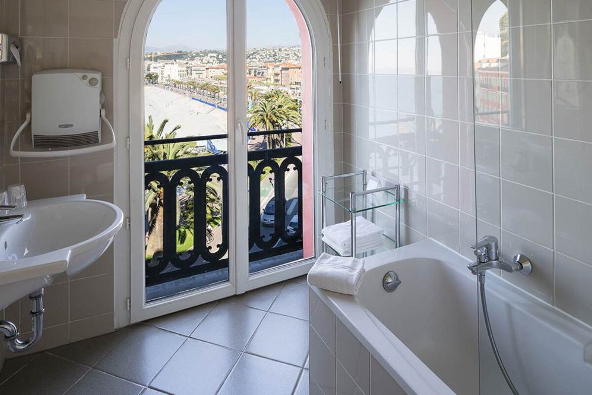 Suisse Hotel, Nice bathroom