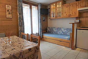 A room with a sign that says ski on it