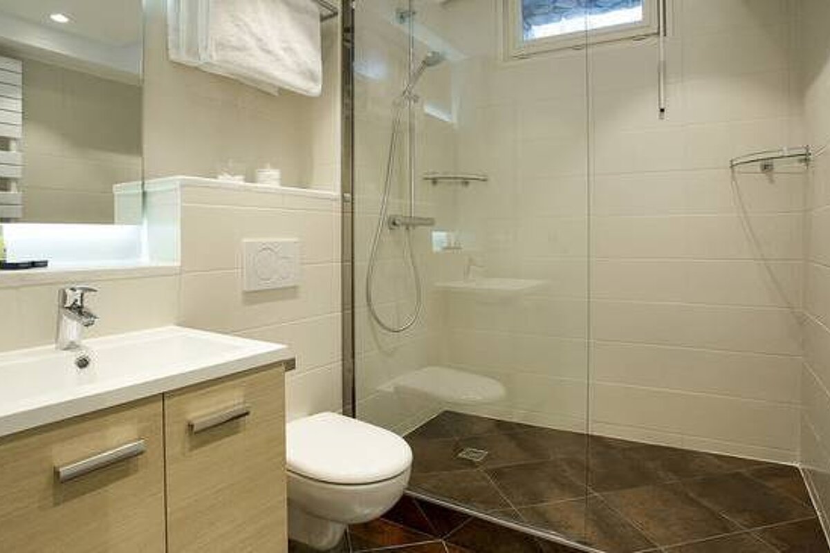 Iona Chalet, Meribel Valley shower room