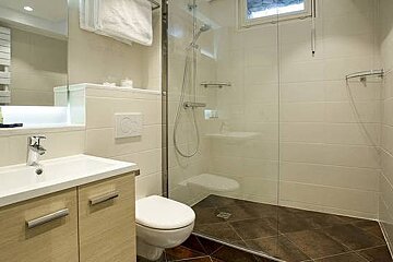 Iona Chalet, Meribel Valley shower room