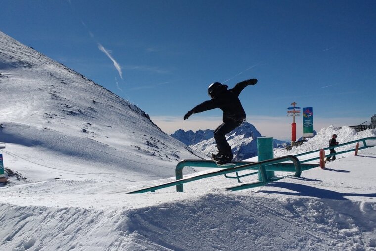 School holiday ski trips to Les Deux Alpes 2018