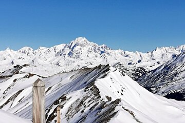 Snowy peaks on a sunny day in Val d'Isere