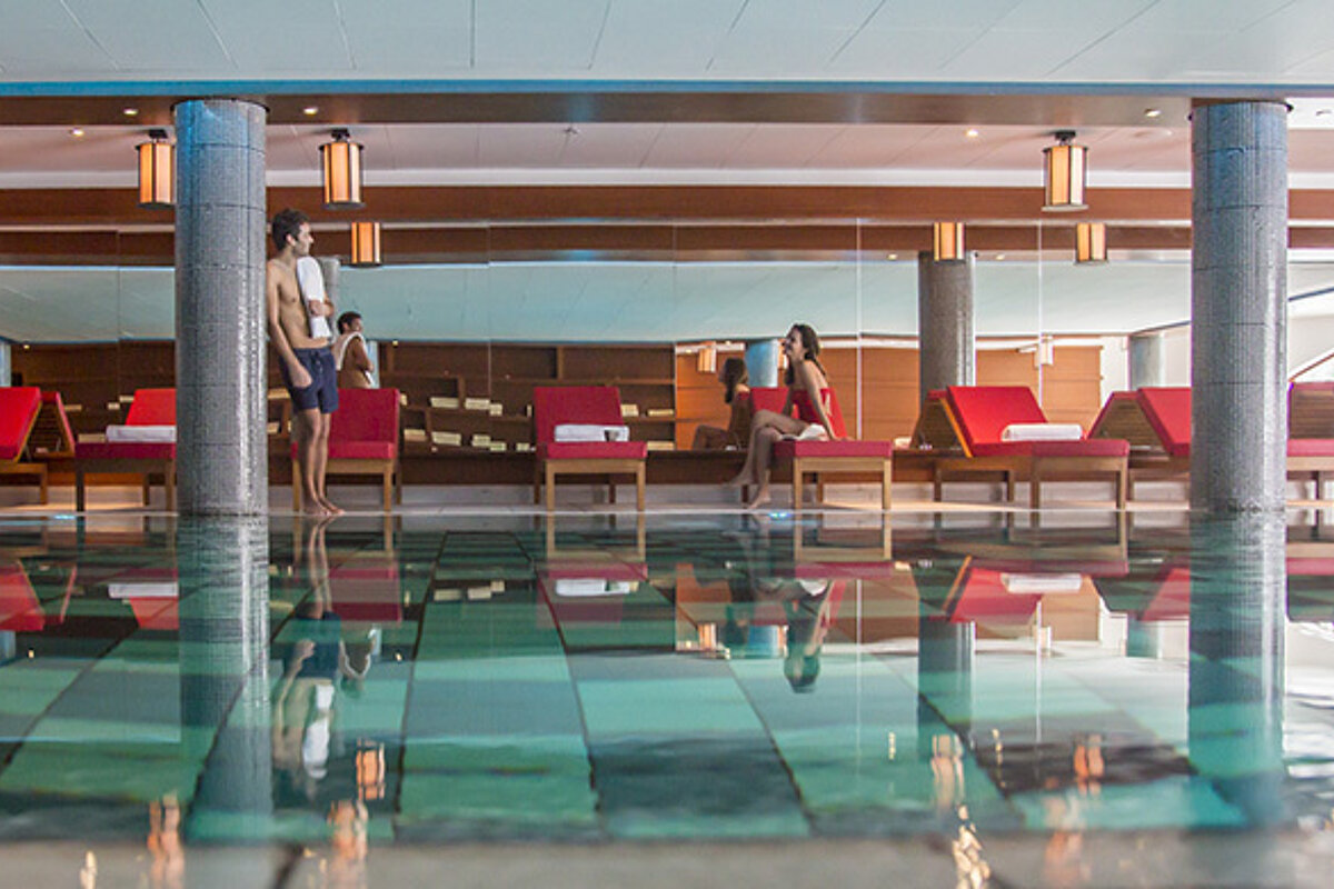 Cinq Mondes Spa, Val d'Isere pool