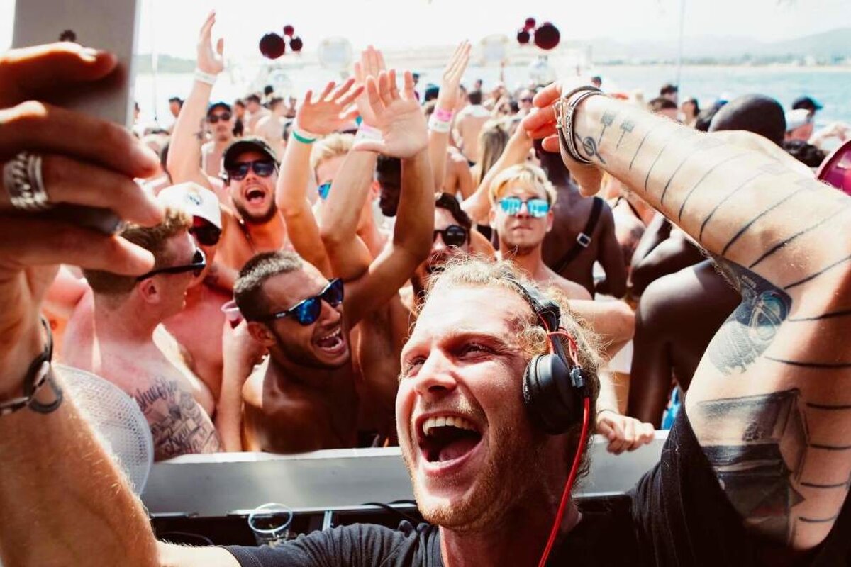 Cirque de la Nuit Pool and Boat Party Trip