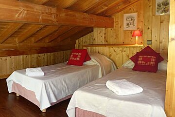 Clovis Chalet, Morzine twin bedroom