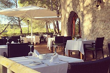El Castillo del Bosque Restaurant, Felanitx restaurant terrasse
