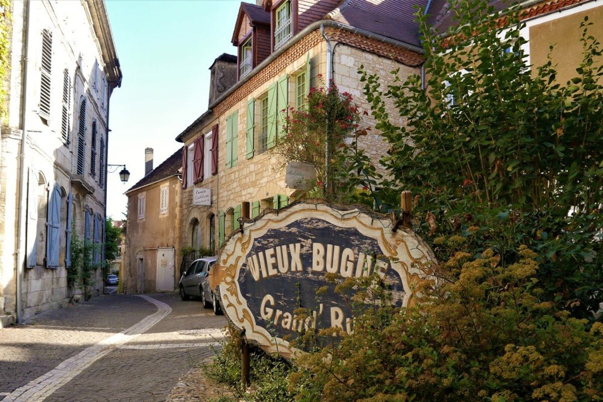 an old street in le Bugue
