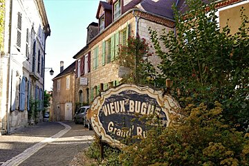 an old street in le Bugue