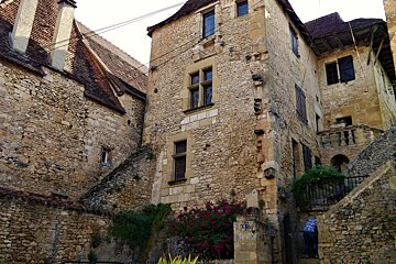 honey colour stone buildings in le bugue