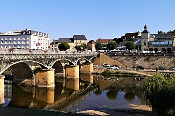 bridge over the Vézère river in le bugue