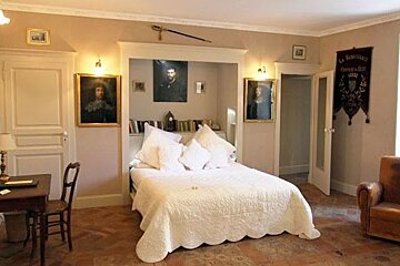 a picture of a hotel suite at Le Clair de la Plume, Grignan