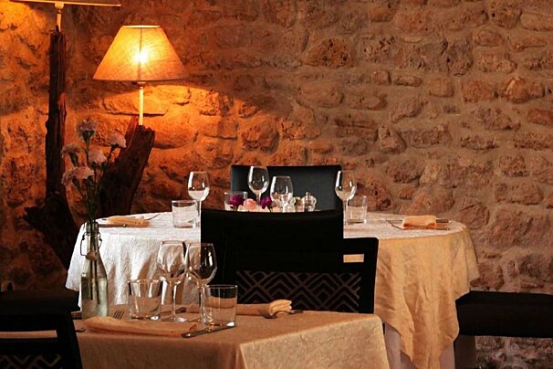 Le Saprien Restaurant, Sauternes interior