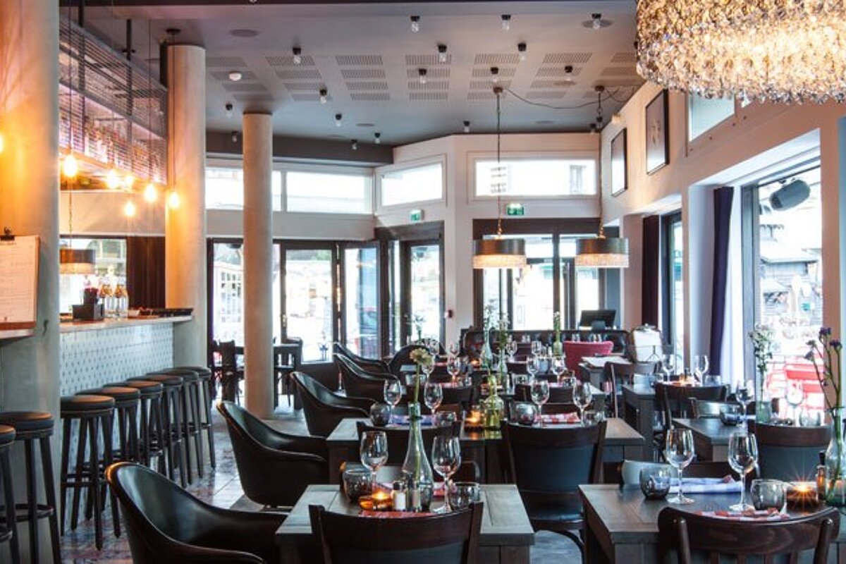 Pointe Isabelle Bar & Bistro Restaurant, Chamonix - Centre interior