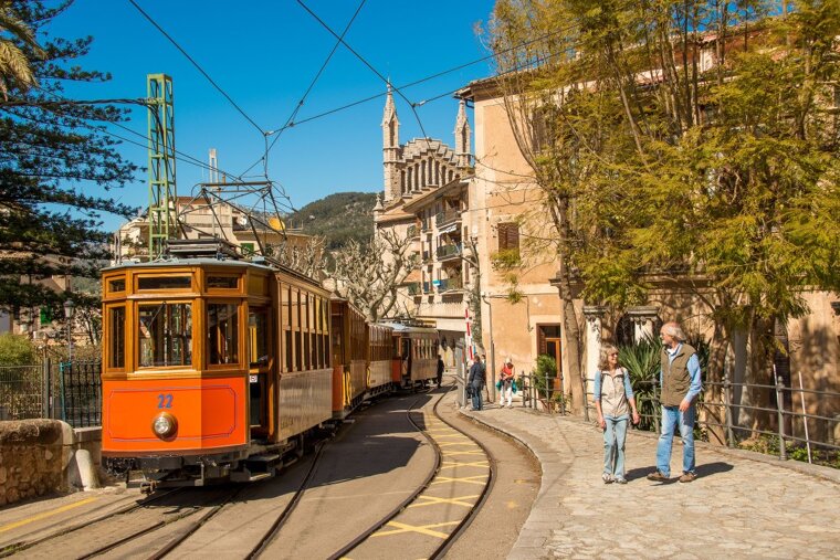 the orange soller tram